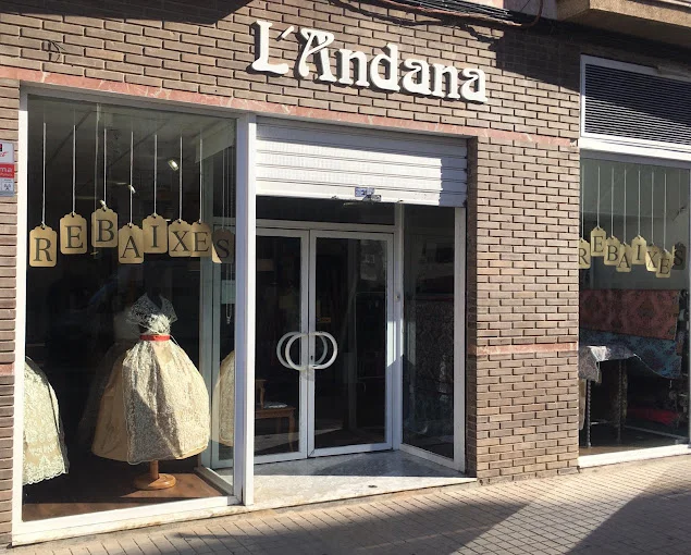 Fachada de la tienda L'Andana en Calle La Reina 27, Xàtiva